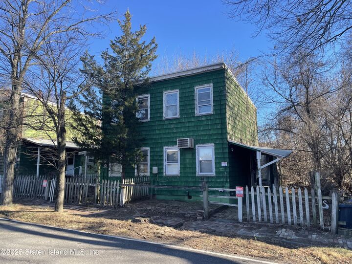 Property Photo:  81 Kreischer Street  NY 10309 