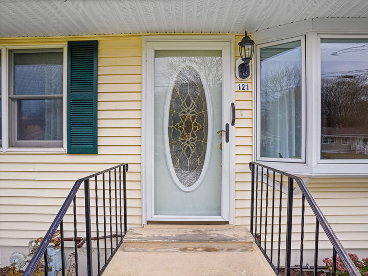 Property Photo: 121 Bradley Terrace CT 06418