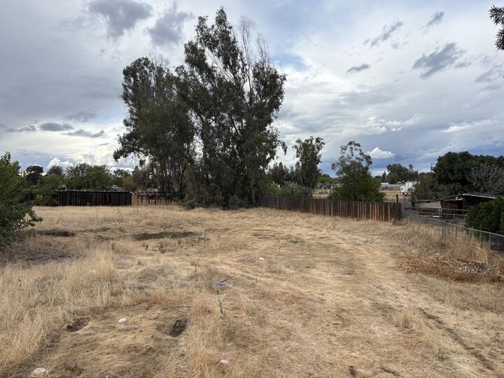 Property Photo:  19441 Rd 234  CA 93267 