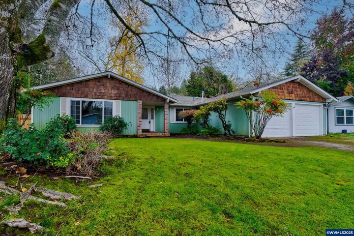 Property Photo:  830 Ironwood Dr SE  OR 97306 