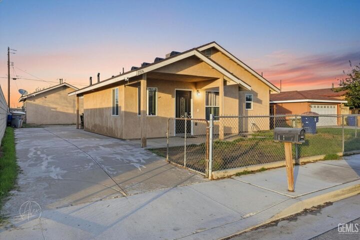 Property Photo: 1716 Filson Street CA 93307