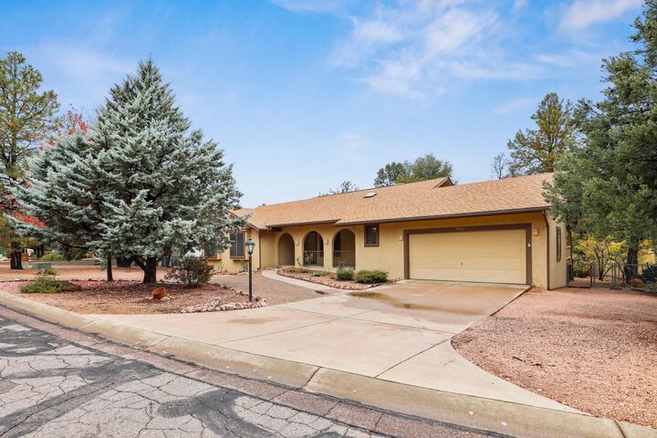 Property Photo: 606 E Tahoe Vista Circle AZ 85541