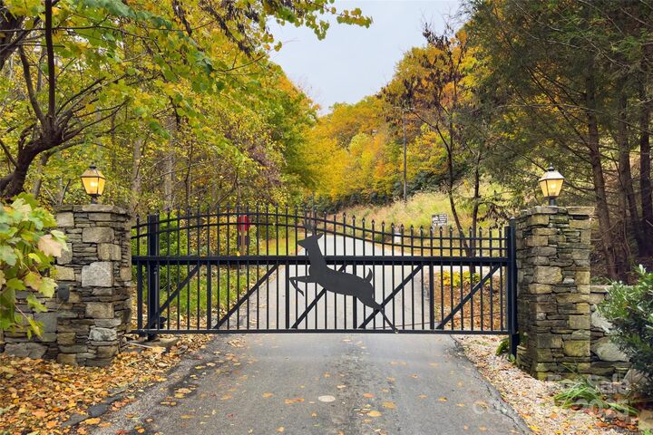 Property Photo: 172 Crimson Drive 995 NC 28762