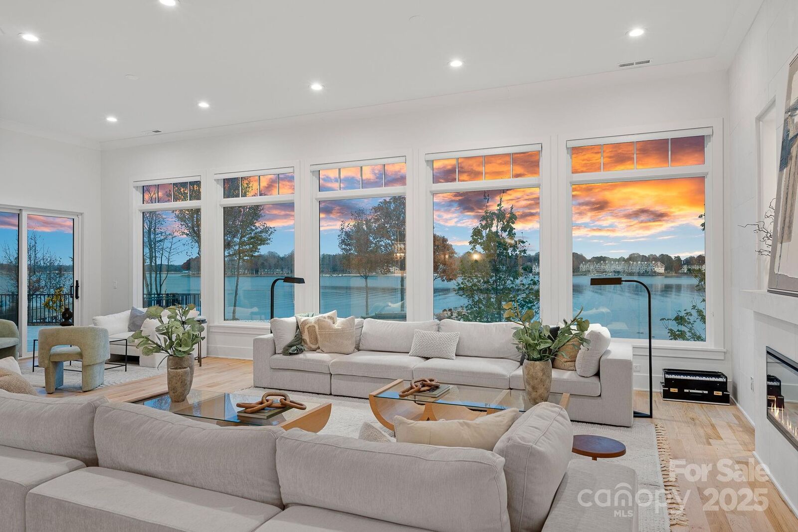 Property Photo: 21528 Norman Shores Drive NC 28031