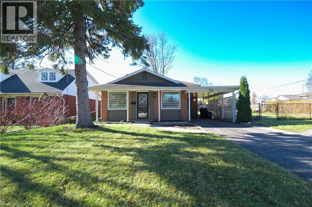 Photo de la propriété: 73 Larkspur Crescent ON N2M 4W8