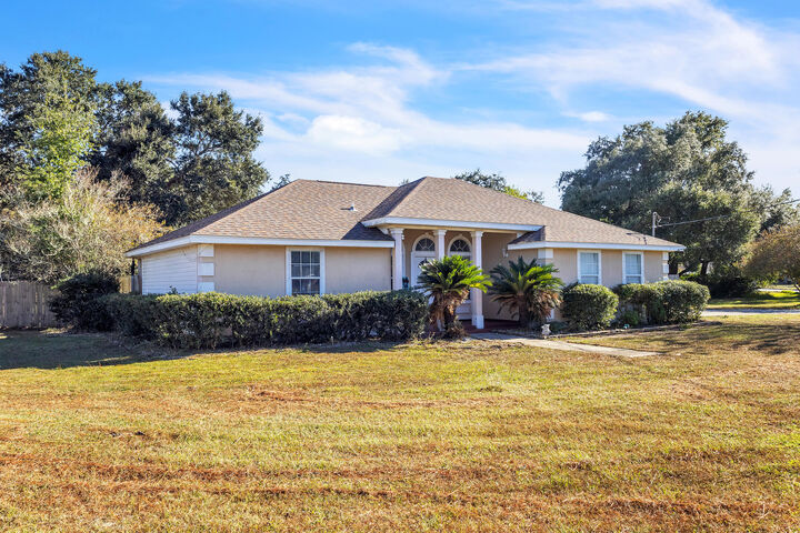 Property Photo: 2106 Citrus Drive FL 32566