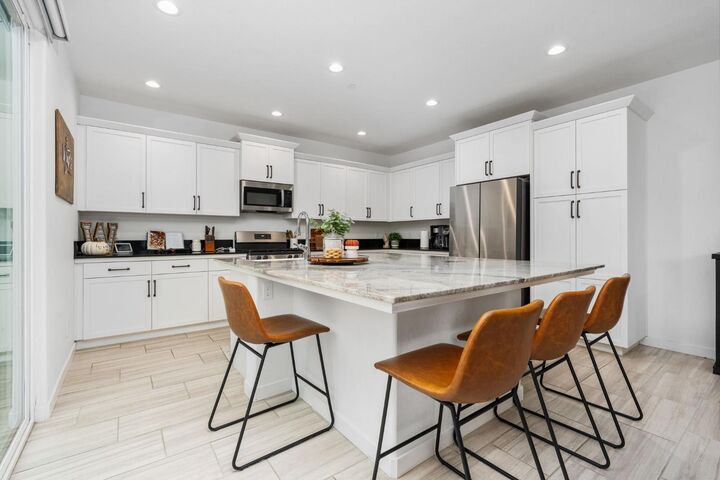 Property Photo: 724 Arrowhead Drive CA 93636