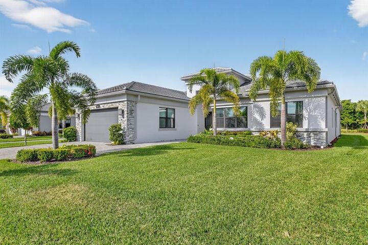 Property Photo: 11110 Glen Orchard Ln FL 33473