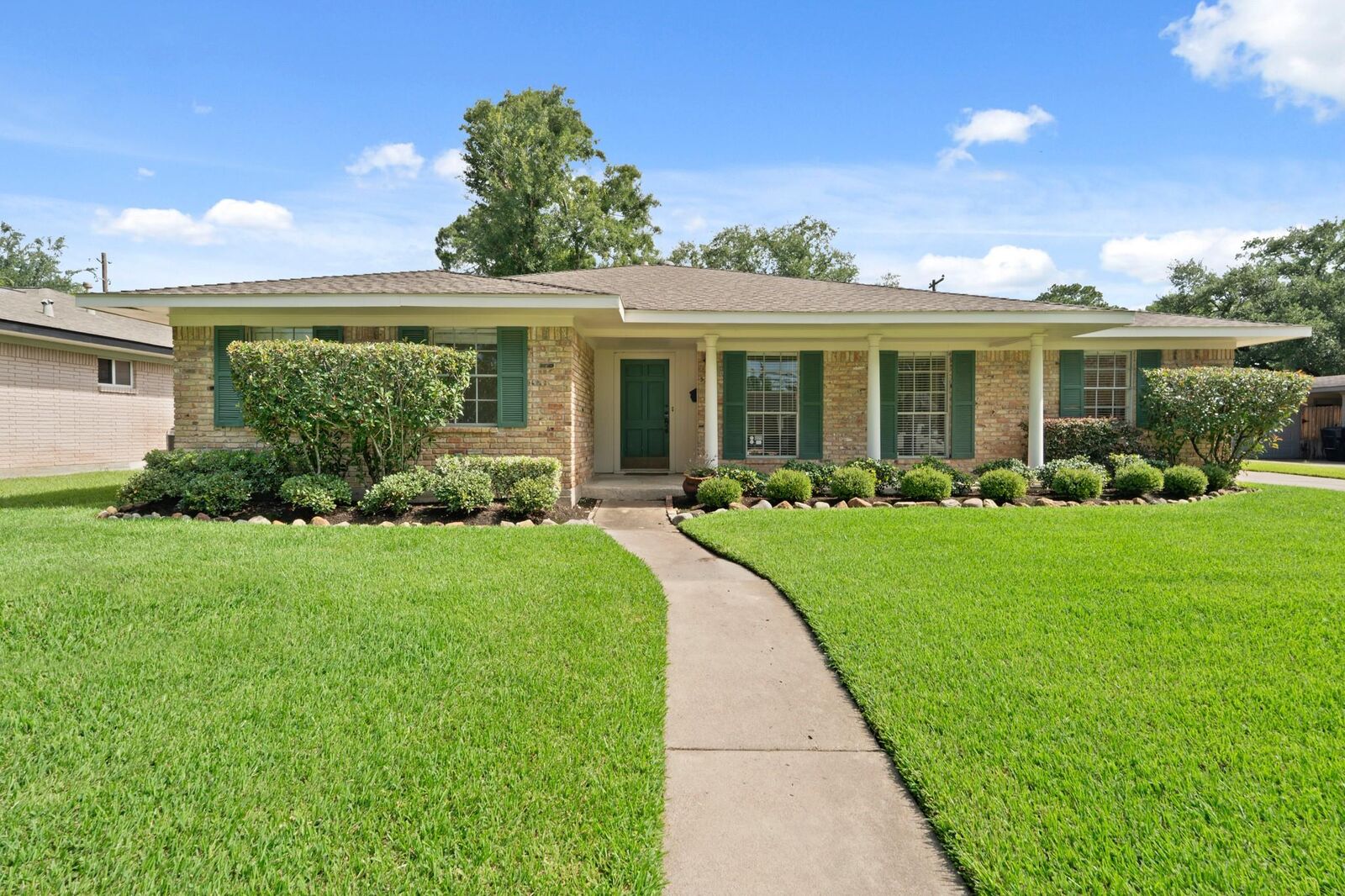 Property Photo: 5318 Imogene Street TX 77096