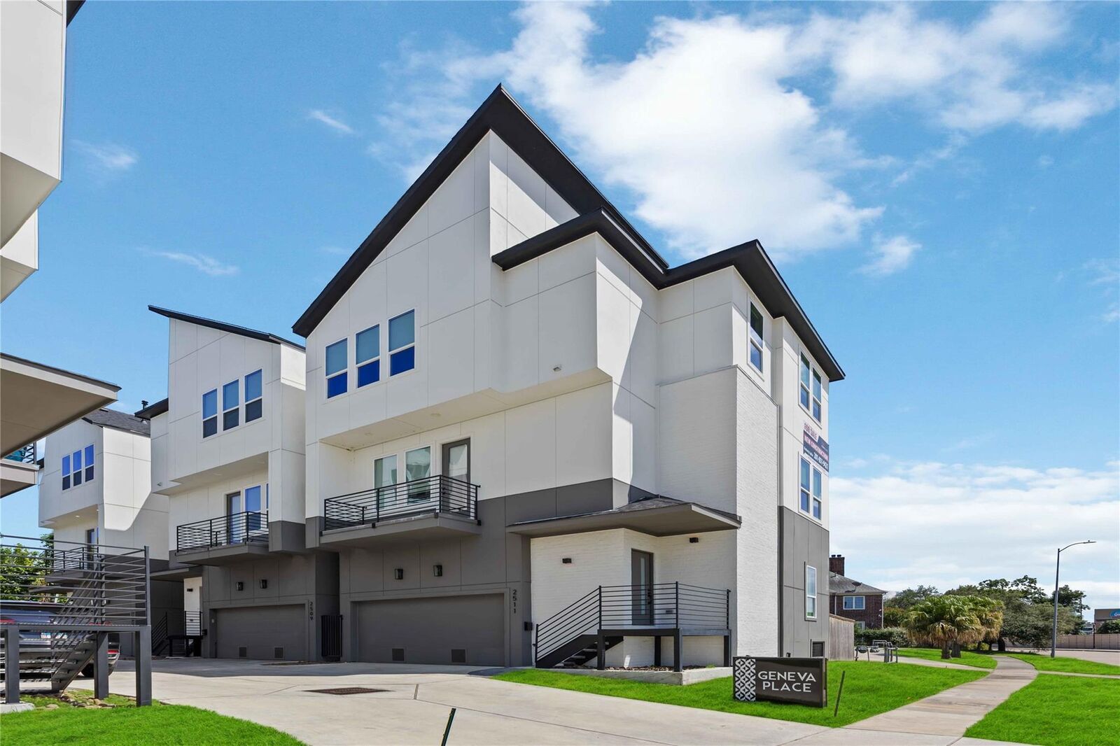 Property Photo: 2511 N Macgregor Way TX 77004