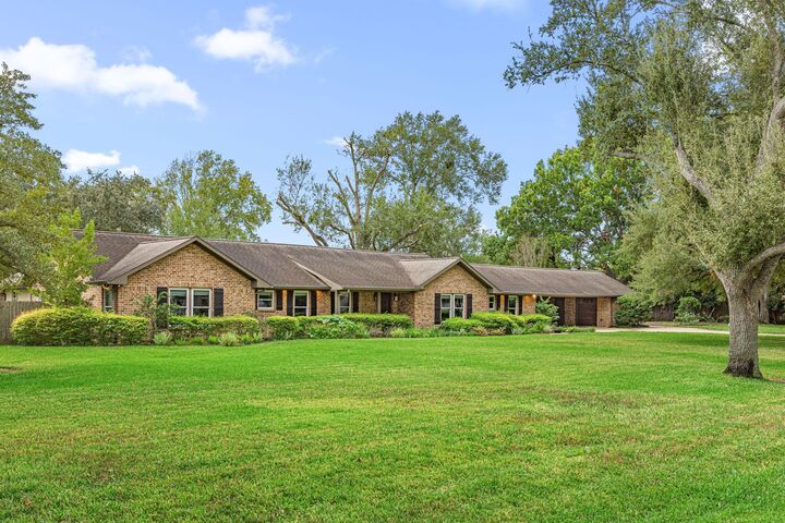 Property Photo:  5807 Lilac Street  TX 77493 