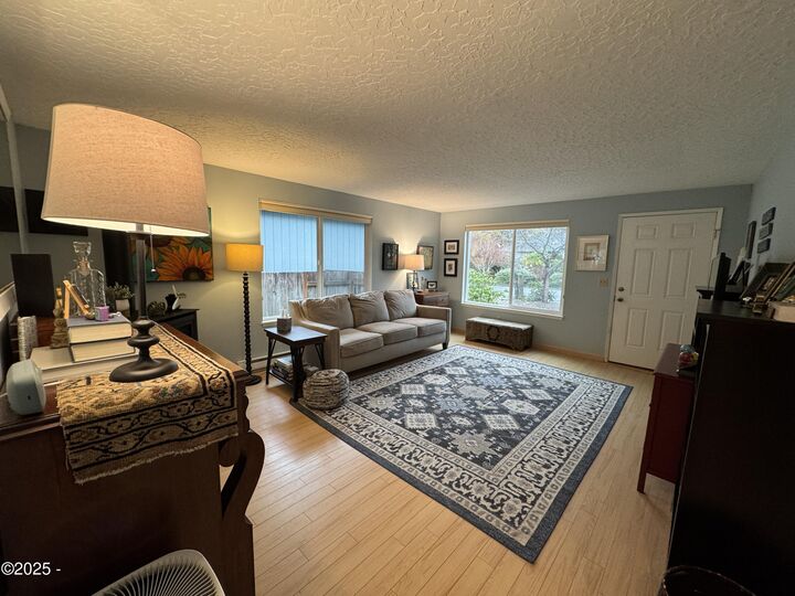 Property Photo: 6715 SW Inlet Avenue OR 97367