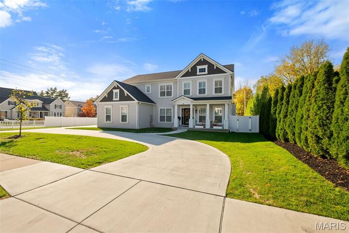 Property Photo: 4 Hillcrest Place MO 63122