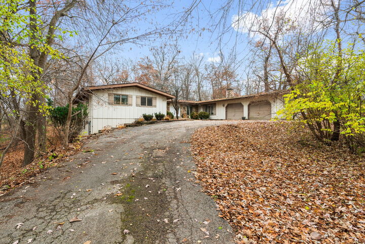 Property Photo:  4N645 Mohican Lane  IL 60119 