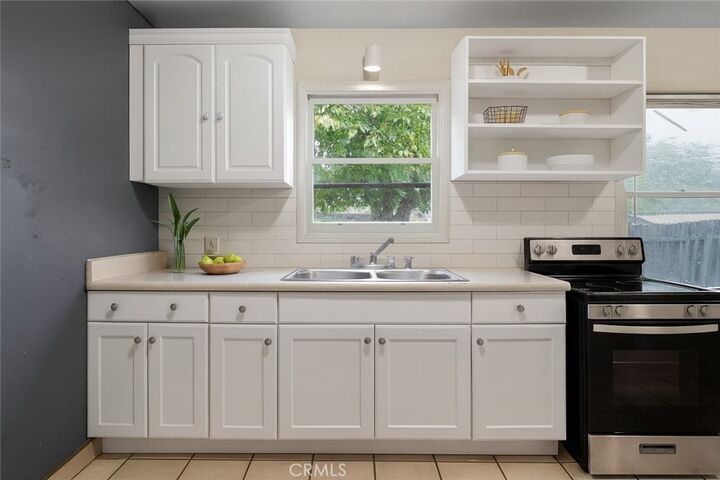 Property Photo:  893 N 2nd Street  CA 93257 