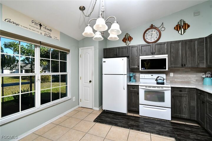 Property Photo:  2909 2nd Street SW  FL 33976 