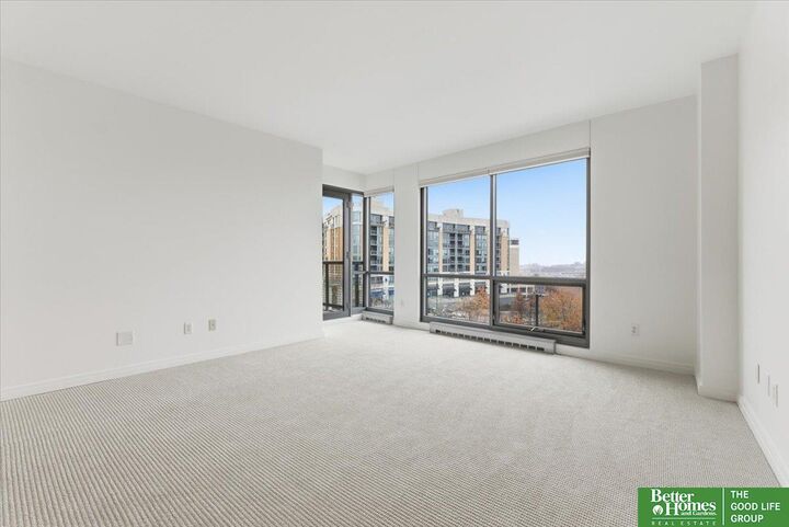 Property Photo: 200 S 31 Avenue 4402 NE 68131