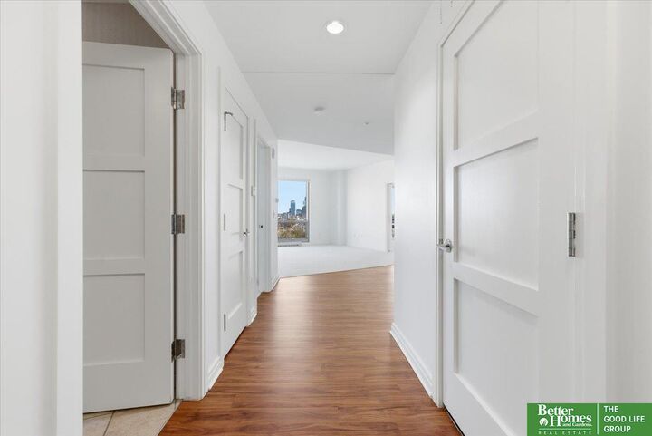 Property Photo:  200 S 31 Avenue 4402  NE 68131 