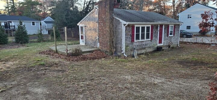 Property Photo:  5 Huckleberry Ln  MA 02648 