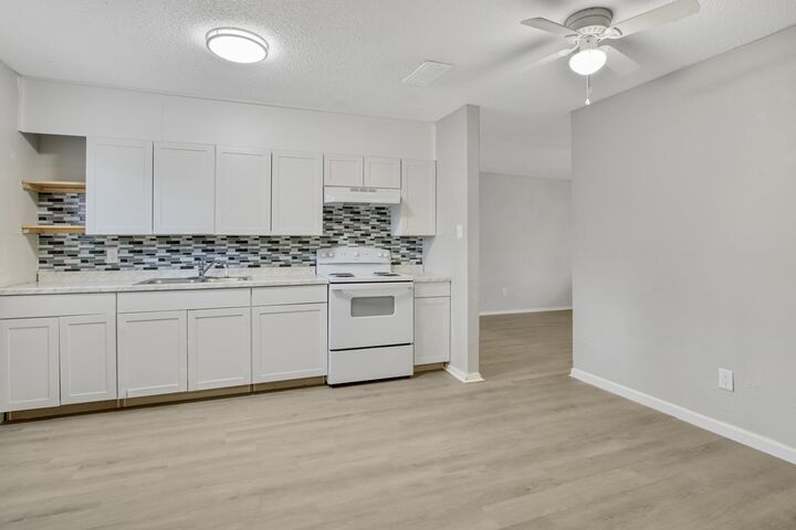 Property Photo:  210 Hickory St  LA 71461 