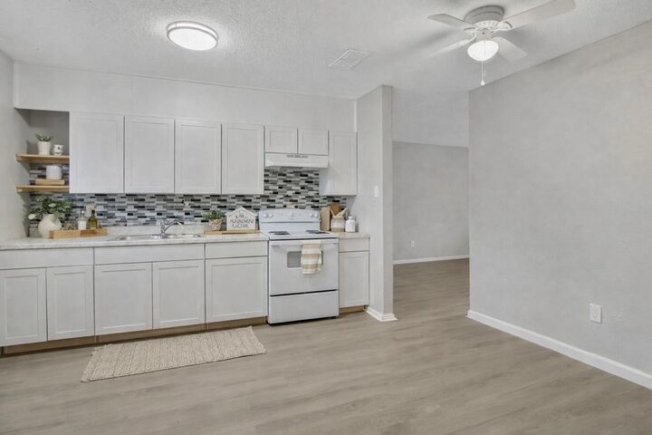 Property Photo:  210 Hickory St  LA 71461 