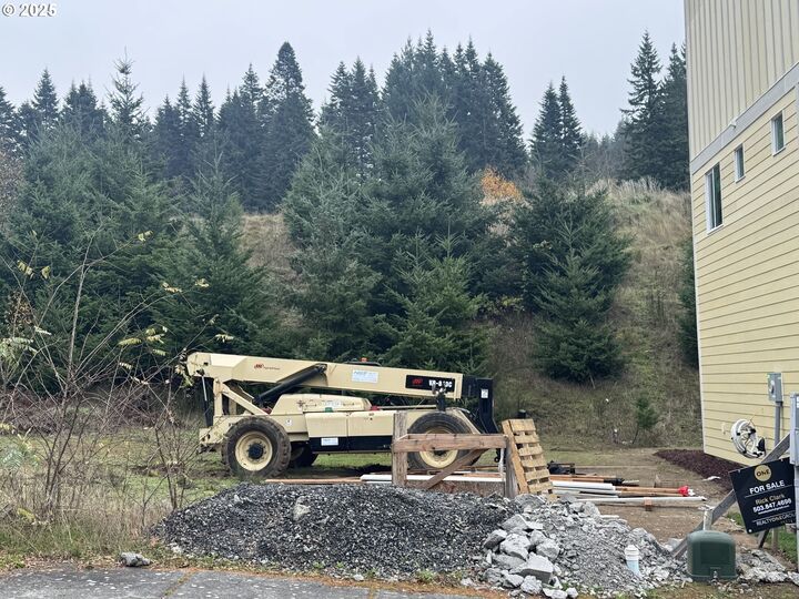 Property Photo: 235 SW Sterwheeler Dr 25 OR 97014