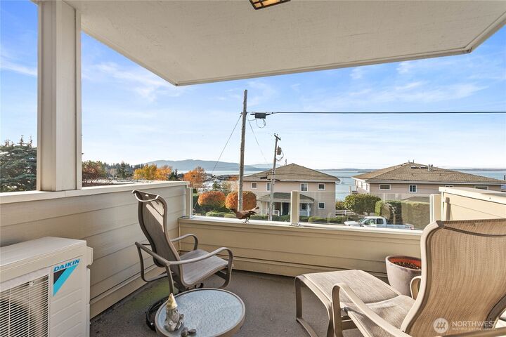 Property Photo: 929 11th Street 202 WA 98225