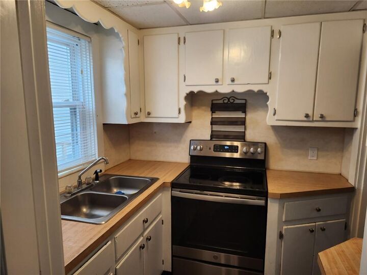 Property Photo:  17 Rock Street  RI 02809 