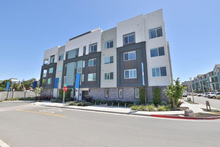 Property Photo: 3207 Mallard Court 401 CA 95117