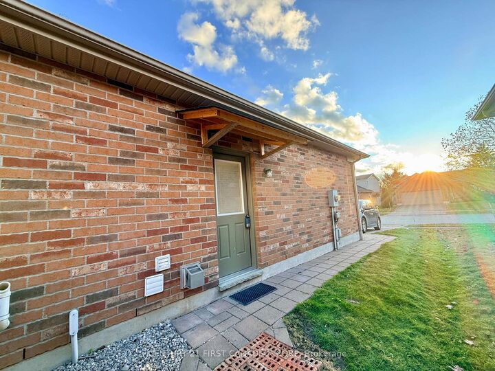 Photo de la propriété:  1744 Louise Boulevard Lower  ON N6G 5E7 