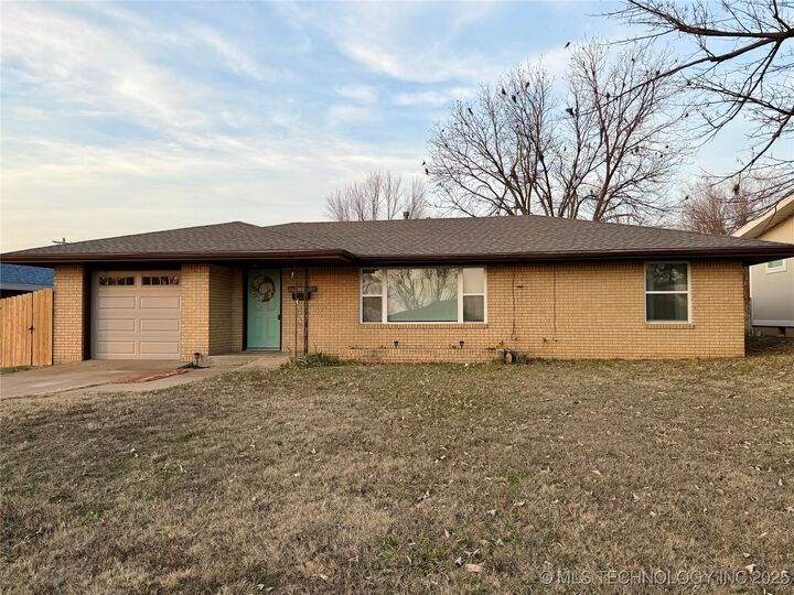 Property Photo:  1436 E Broadway Street  OK 74023 