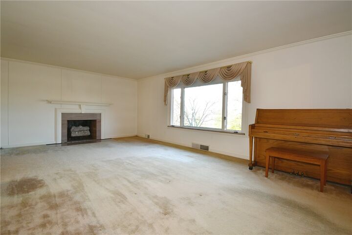 Property Photo:  86 Country Club Dr  PA 15241 