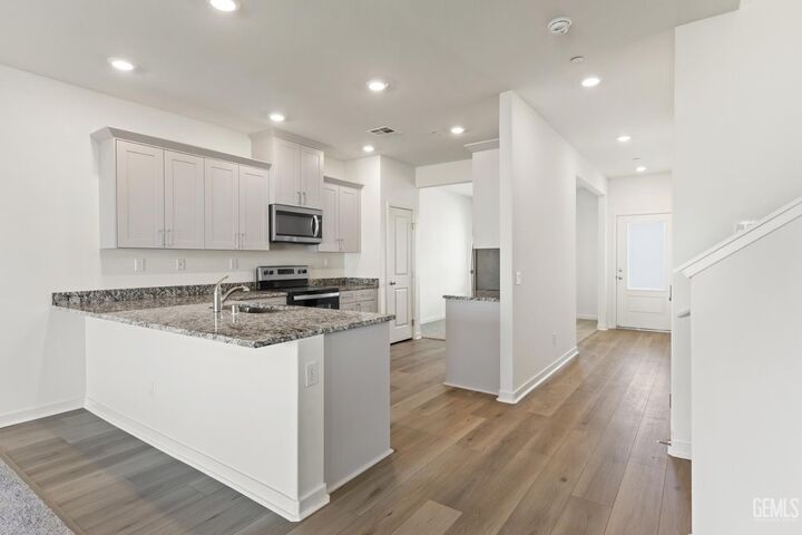 Property Photo: 7606 Rambutan Place CA 93313