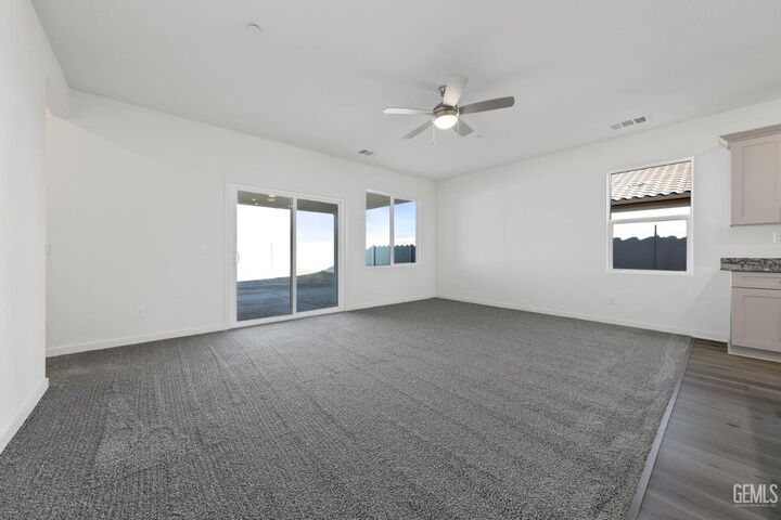 Property Photo: 7908 Grapefruit Drive CA 93313