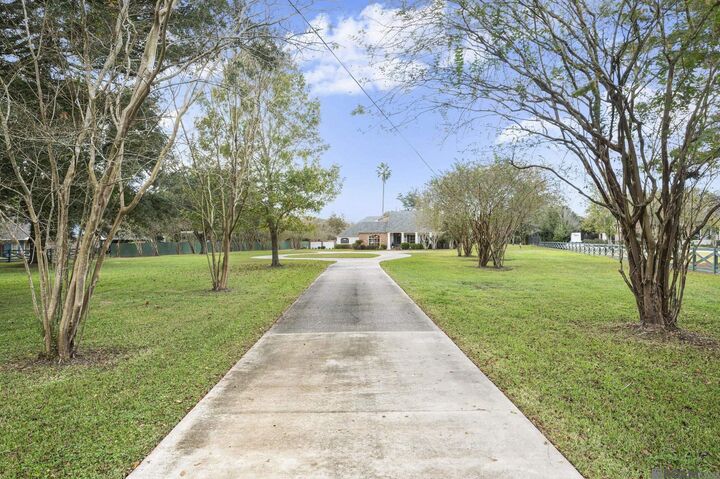 Property Photo:  332 Fulwar Skipwith Rd  LA 70810 