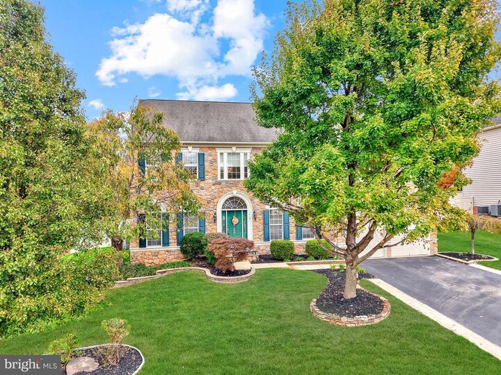 Property Photo: 1019 E Kensington Circle VA 22401