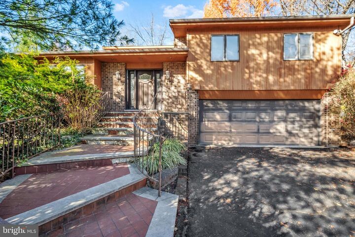 Property Photo: 16 S Kings Oak Lane PA 19115