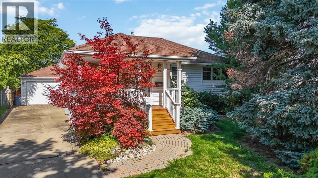 Photo de la propriété:  90 Mayfair Drive  ON N7S 1K9 