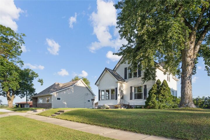 Property Photo:  504 17th Street  IA 52208 