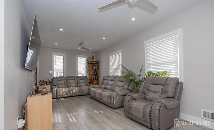 Property Photo:  118 Holly Street  NJ 07064 