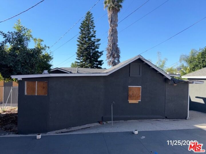 Property Photo: 1740 S Rimpau Blvd CA 90019