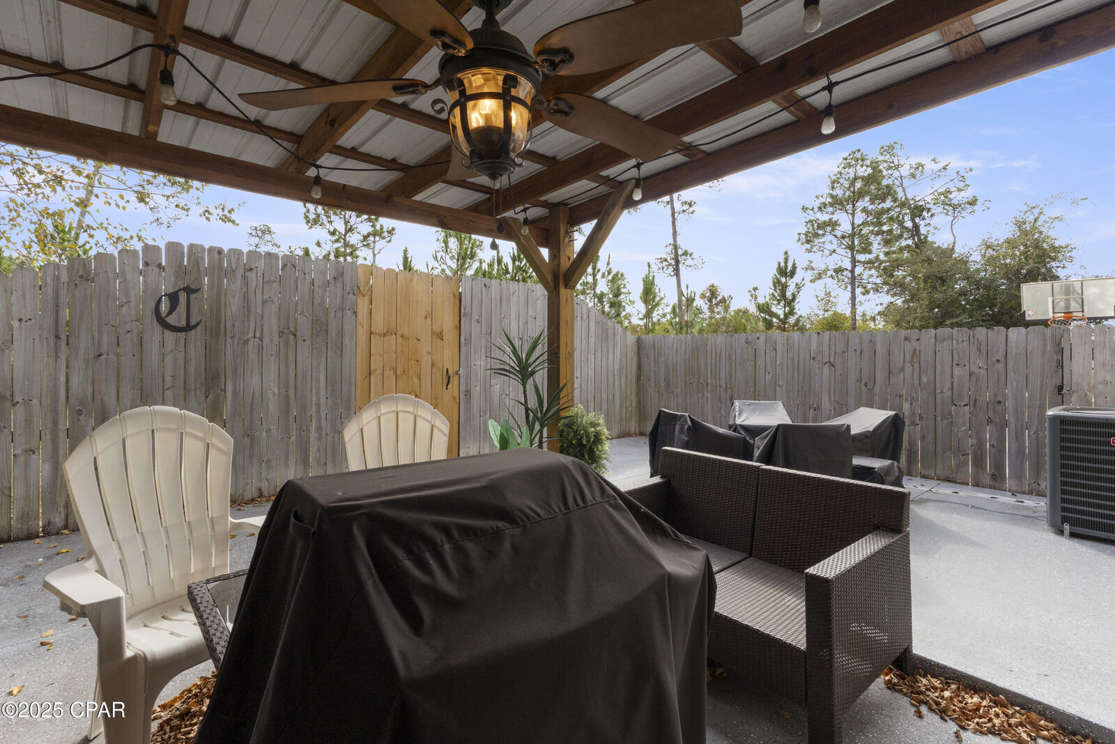 Property Photo: 2917 Palmetto Ridge Way FL 32444