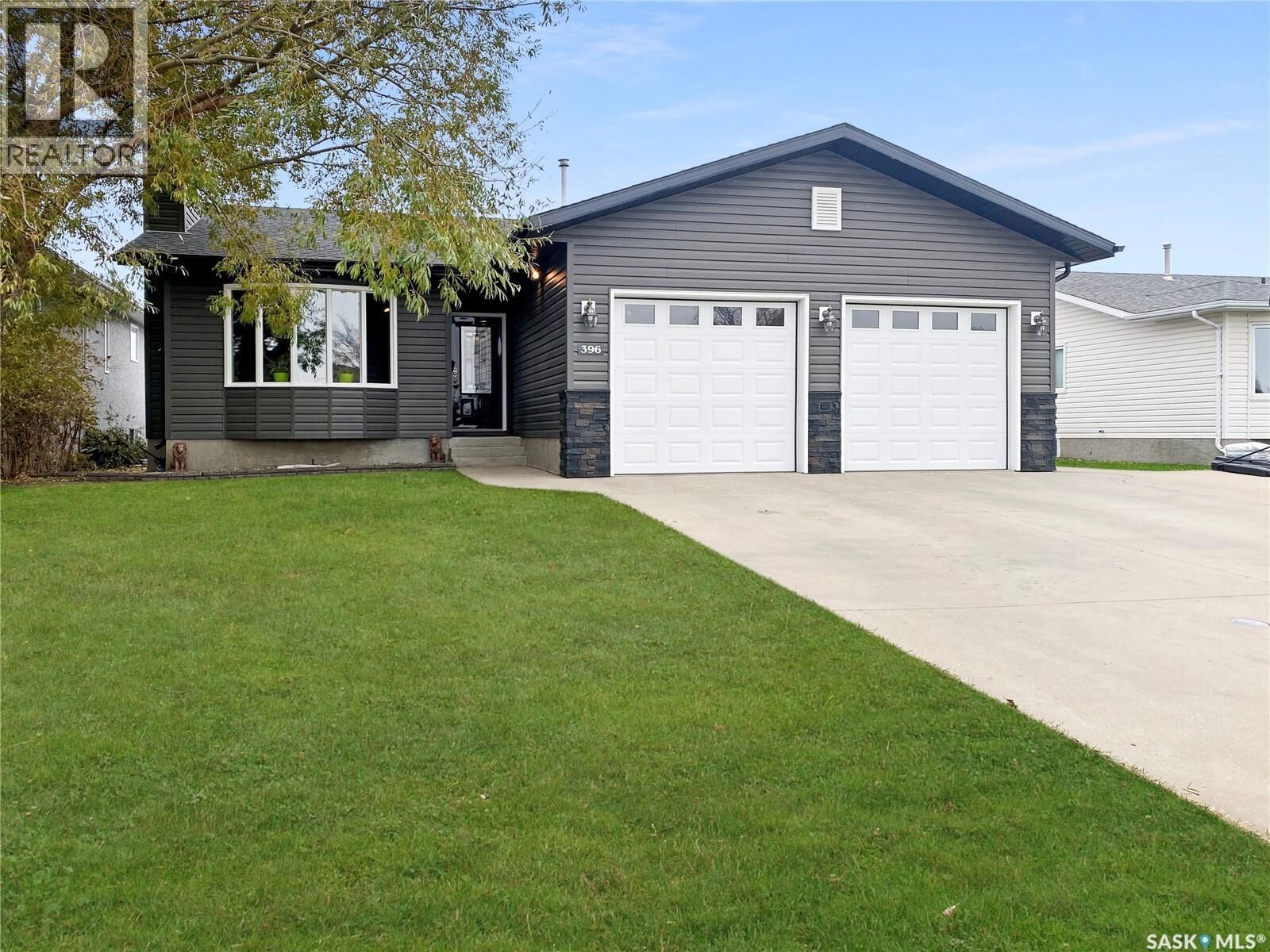 Property Photo:  396 Petterson Drive  SK S4A 2P4 