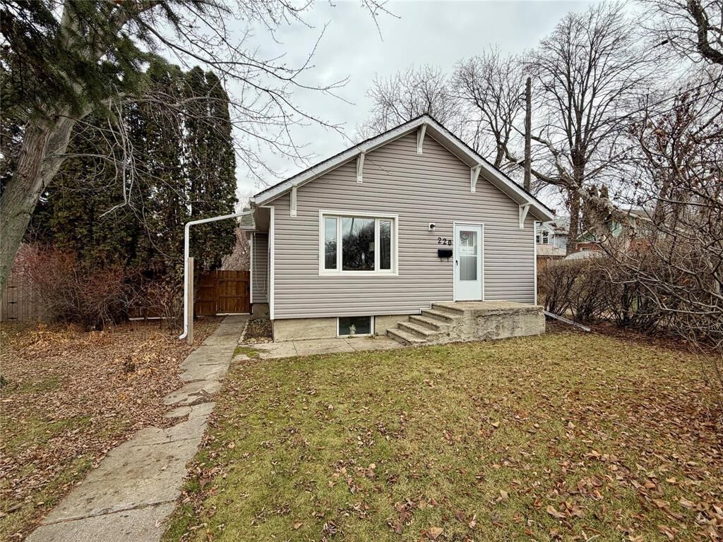 Property Photo:  220 Franklin Street  MB R7A 5P3 