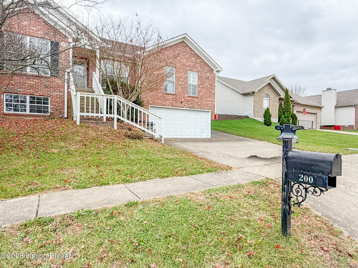 Property Photo:  200 Woodfield Cir  KY 40065 