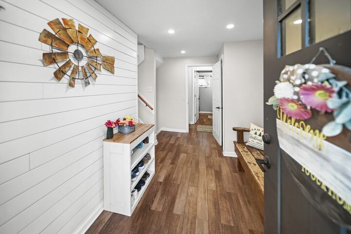 Property Photo: 1433 N 7th Avenue E IA 50208