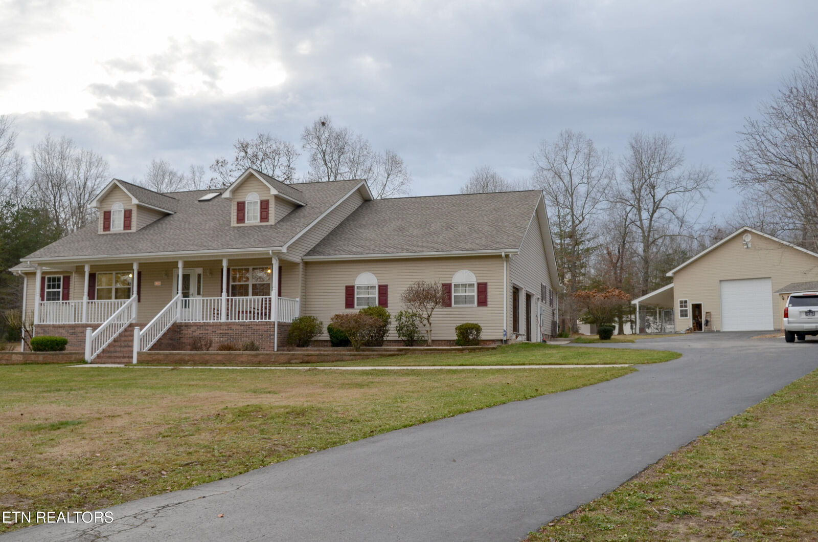 Property Photo: 170 Pin Oak Lane TN 38555