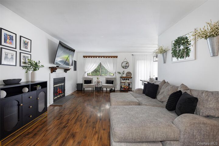 Property Photo:  20 Amber Court  NY 12603 