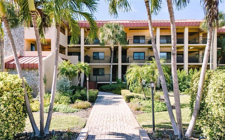 Property Photo:  1060 Pinellas Bayway S 106  FL 33715 
