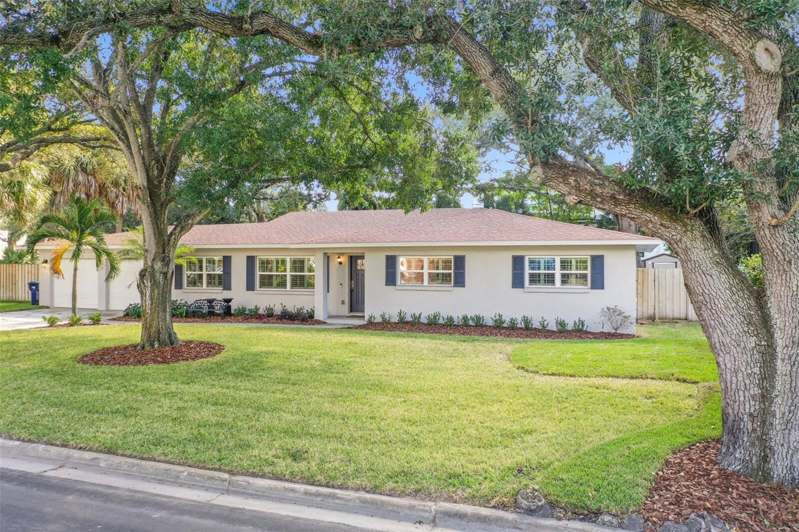 Property Photo: 4802 W Longfellow Avenue FL 33629